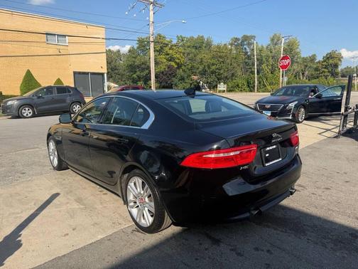 2019 Jaguar XE 25t 4dr Sedan