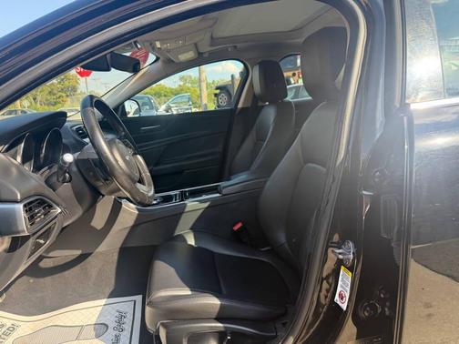 2019 Jaguar XE 25t 4dr Sedan