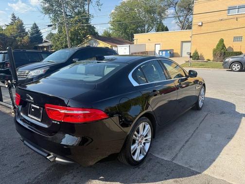 2019 Jaguar XE 25t 4dr Sedan