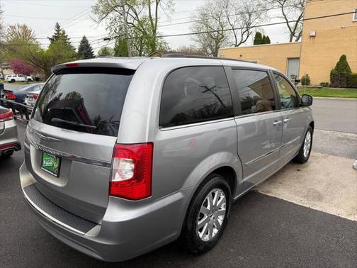 2016 Chrysler Town & Country Touring