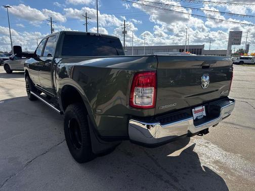 2021 RAM 3500 Big Horn Crew Cab 4x4 8' Box