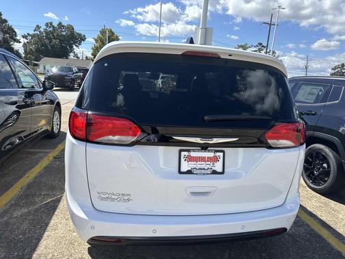 2026 Chrysler Voyager LX