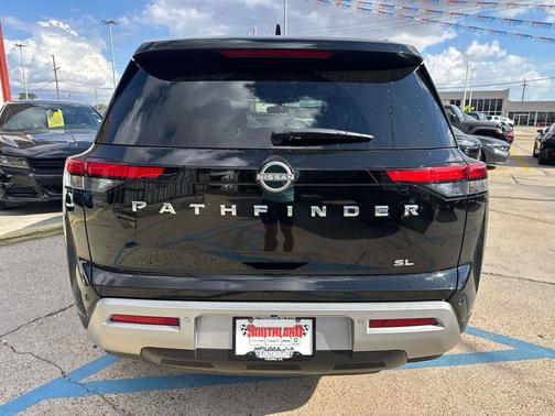 2022 Nissan Pathfinder SL 2WD