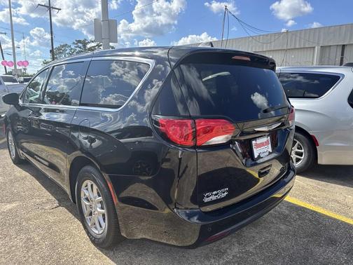 2026 Chrysler Voyager LX