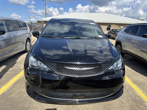 2026 Chrysler Voyager LX