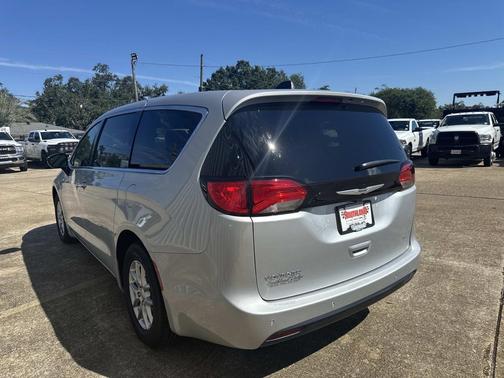 2026 Chrysler Voyager LX