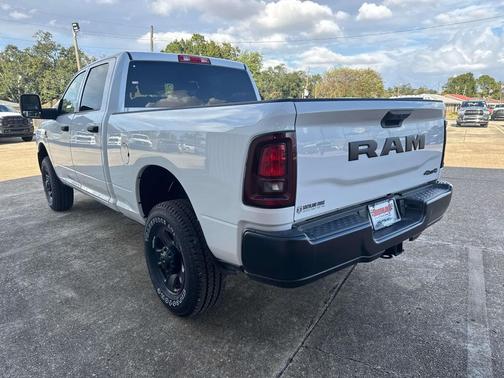 2026 RAM 2500 Tradesman Crew Cab 4x4 6'4' Box