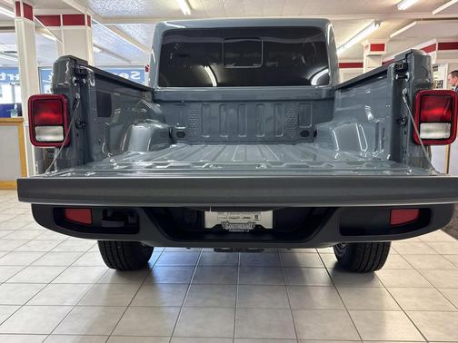 2026 Jeep Gladiator Sahara 4x4