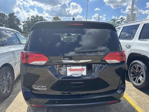 2025 Chrysler Voyager LX