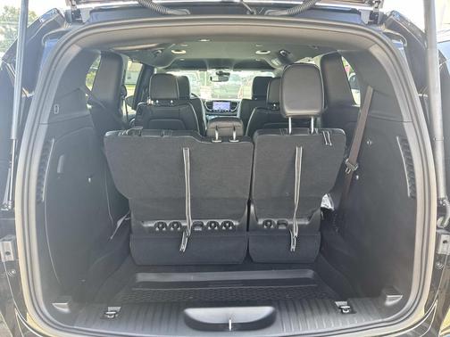 2025 Chrysler Voyager LX