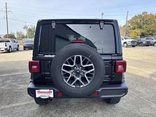 2026 Jeep Wrangler 4-Door Sahara 4x4