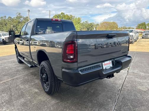 2026 RAM 2500 Tradesman Crew Cab 4x4 6'4' Box
