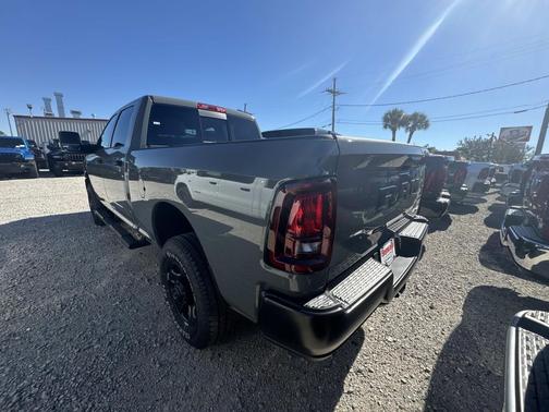 2026 RAM 2500 Tradesman Crew Cab 4x4 6'4' Box