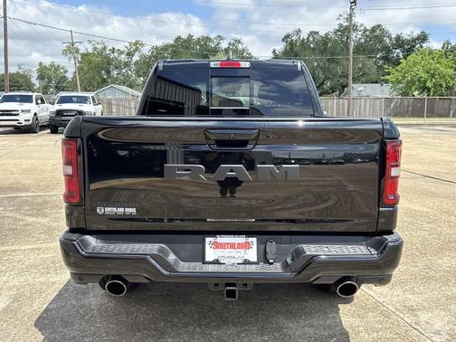Diamond Black Crystal Pearlcoat 2026 RAM 1500 Big Horn/Lone Star