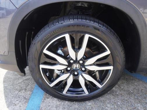 2022 Honda Pilot Touring 8-Passenger
