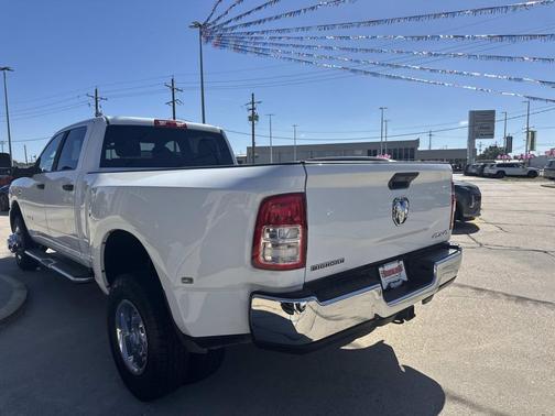 2024 RAM 3500 Big Horn Crew Cab 4x4 8' Box