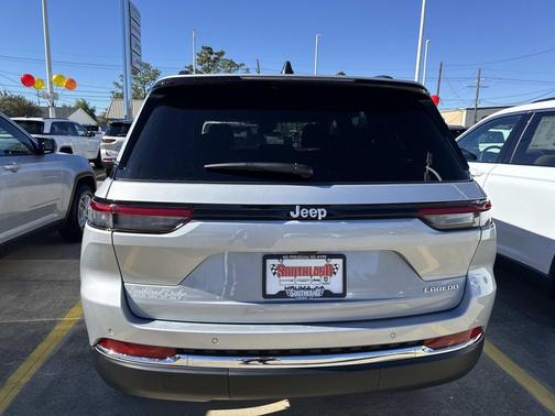 2025 Jeep Grand Cherokee Laredo