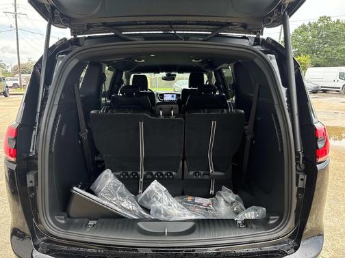 2025 Chrysler Pacifica L
