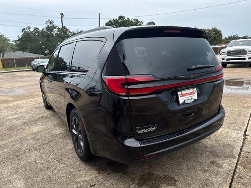 2025 Chrysler Pacifica L