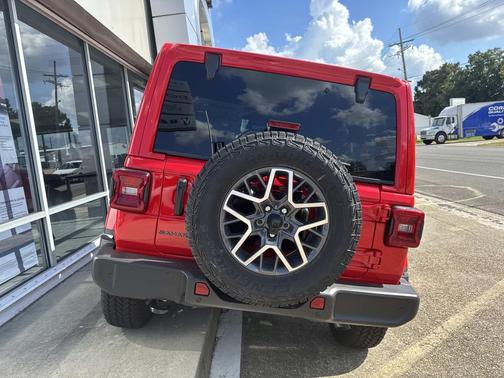 2025 Jeep Wrangler 4-Door Sahara 4x4