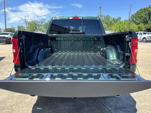 Serrano Green Metallic 2026 RAM 1500 Big Horn/Lone Star