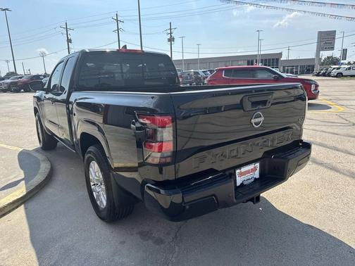 2024 Nissan Frontier SV