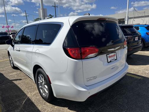 2026 Chrysler Voyager LX