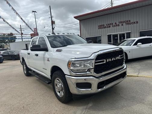 2022 RAM 2500 Tradesman Crew Cab 4x2 6'4' Box