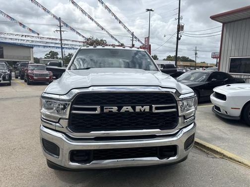 2022 RAM 2500 Tradesman Crew Cab 4x2 6'4' Box