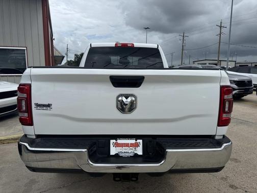 2022 RAM 2500 Tradesman Crew Cab 4x2 6'4' Box