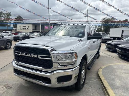 2022 RAM 2500 Tradesman Crew Cab 4x2 6'4' Box