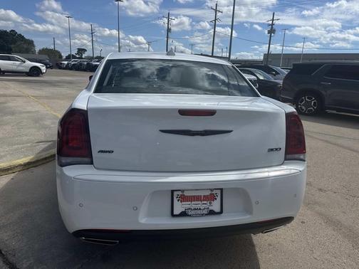 2023 Chrysler 300 Touring