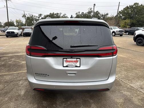 2026 Chrysler Pacifica L