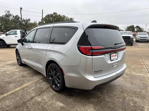 2026 Chrysler Pacifica L
