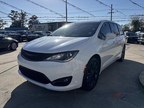 2020 Chrysler Pacifica Touring