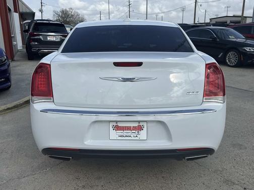 2019 Chrysler 300 Limited