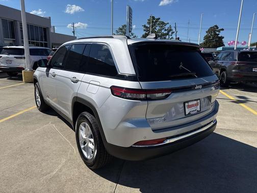 2025 Jeep Grand Cherokee Laredo