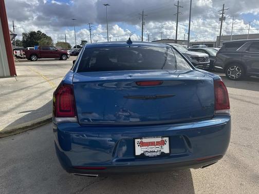 2023 Chrysler 300 Touring