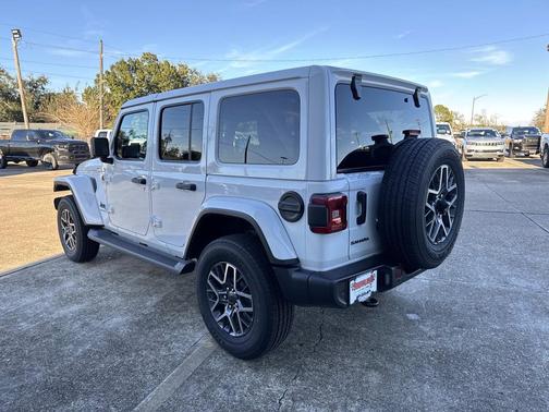 2026 Jeep Wrangler 4-Door Sahara 4x4