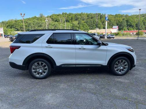 Star White Metallic Tri-Coat 2025 Ford Explorer Active