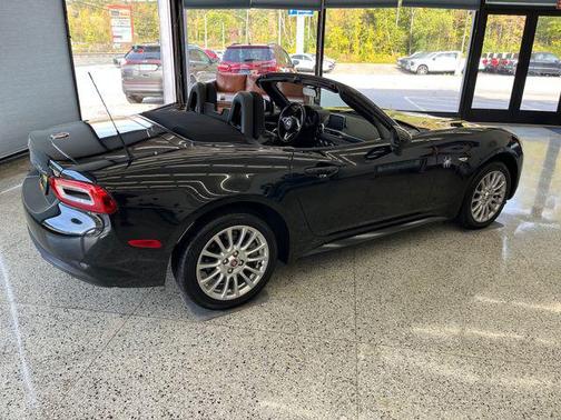 2018 FIAT 124 Spider Base
