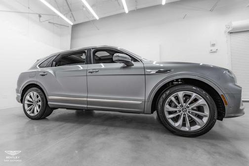 2025 Bentley Bentayga 