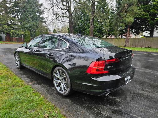 2018 Volvo S90 T5 Momentum