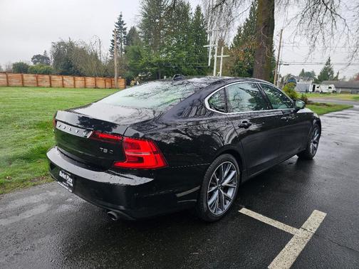 2018 Volvo S90 T5 Momentum