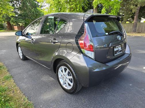 2016 Toyota Prius c Three