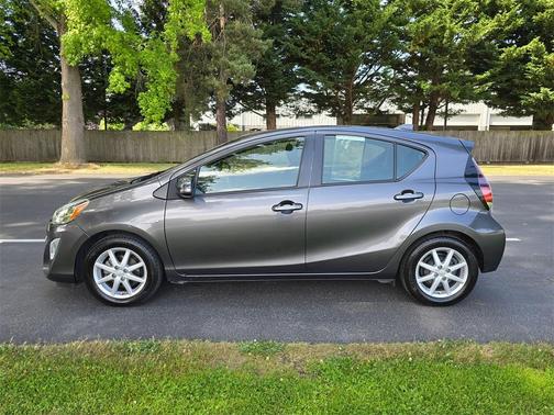 2016 Toyota Prius c Three