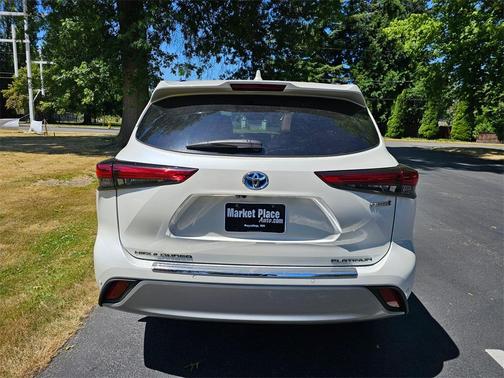 2021 Toyota Highlander Hybrid Platinum