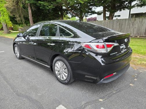 2017 Hyundai SONATA Hybrid SE
