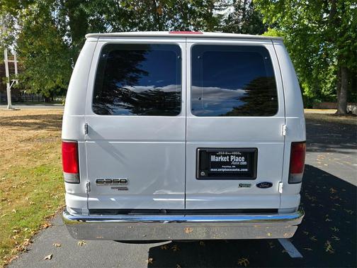 2010 Ford E350 Super Duty XL