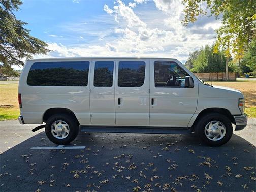 2010 Ford E350 Super Duty XL